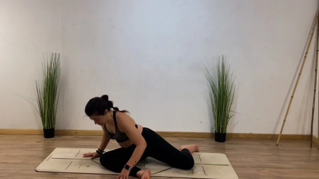 Séance de yoga thérapeutique complémentaire à l’ostéopathie à Fontainebleau