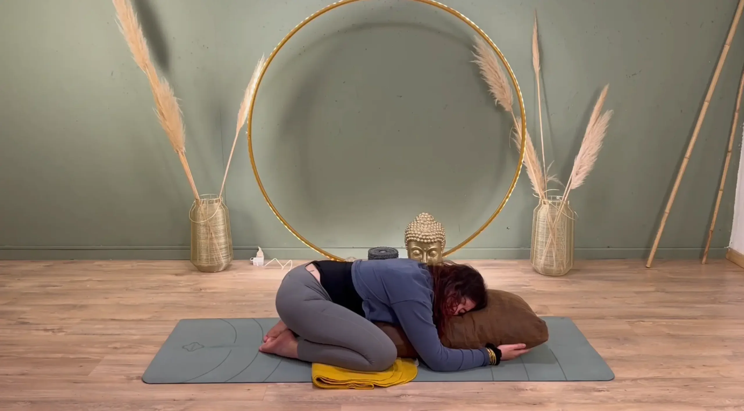 Yoga pour le mal de dos : une posture douce qui apaise et libère les tensions